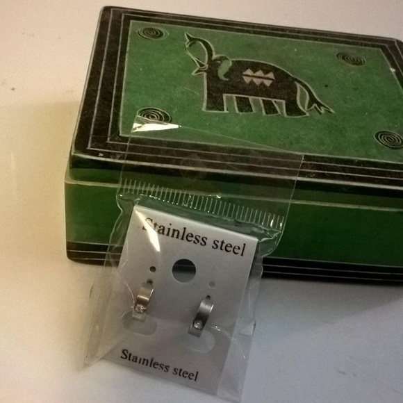 Stainless steel hoop earrings - Picture 1 of 5